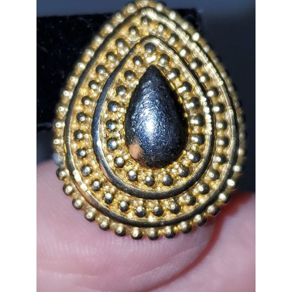 A Trifari Women's Chunky Gold Tone Vintage 80's Pierced Earrings Teardro… - Picture 3 of 10